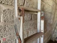 2 MIXED LADDERS - 10