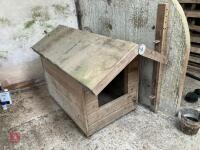 SMALL PET/DOG KENNEL