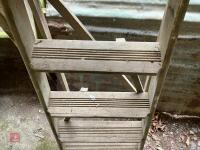 WOODEN DECORATORS STEP LADDER - 4