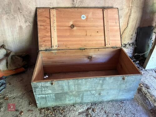 VINTAGE WOODEN STORAGE BOX/CHEST