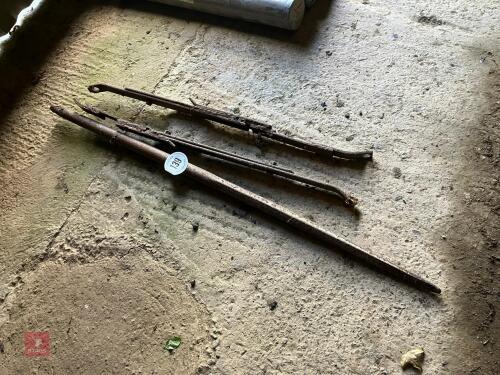 PAIR OF STABILISER ARMS & BAR