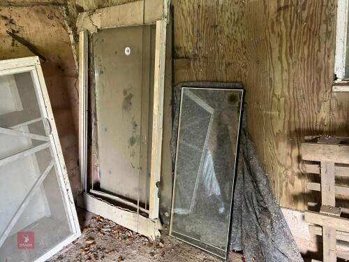 3 GLASS PANELS