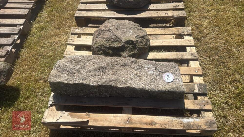 GRANITE MUSHROOM/SADDLE STONE