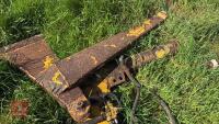 LOADER BRACKETS - 6