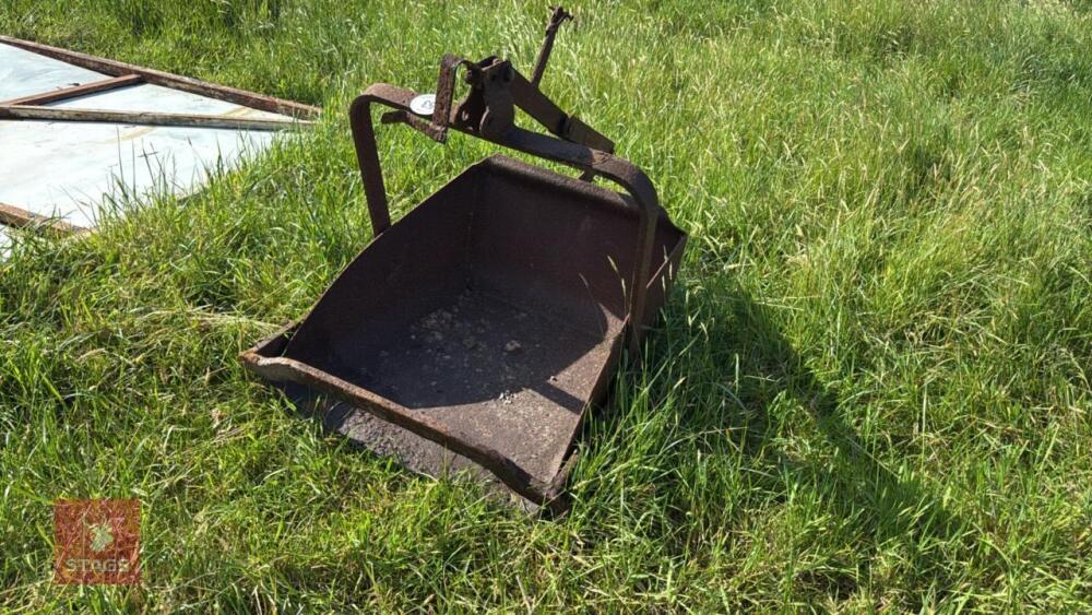 FERGUSON EARTH SCOOP