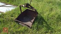 FERGUSON EARTH SCOOP