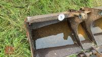 2 DIGGER BUCKETS - 5