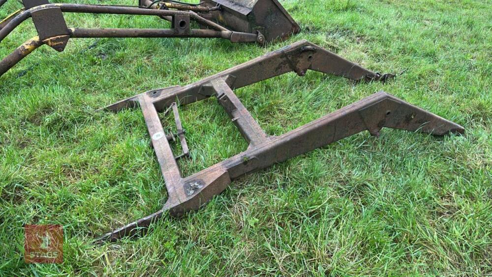 FRONT END LOADER FRAME/BOOM