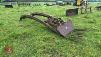 BANANA FRONT END LOADER