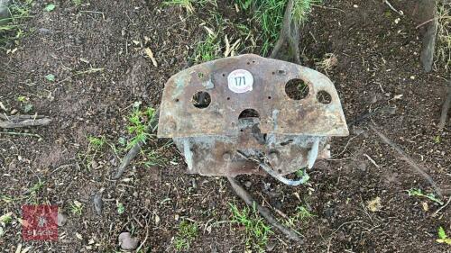 TRACTOR DASH SURROUND