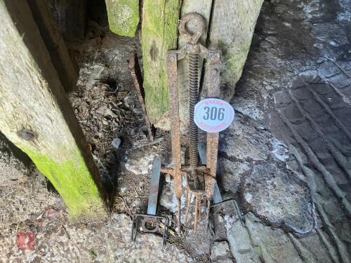 3 MOLE TRAPS