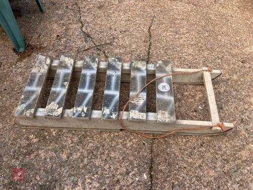 CHILDS SLEDGE