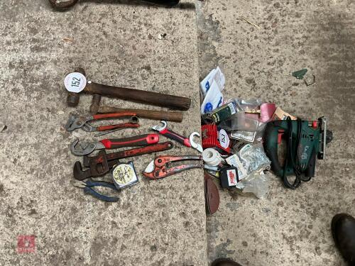 SELECTION OF HAND TOOLS