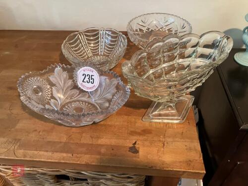 SELECTION OF CLEAR GLASS BOWLS