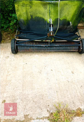 LAWN GRASS & LEAF COLLECTOR TRAILED