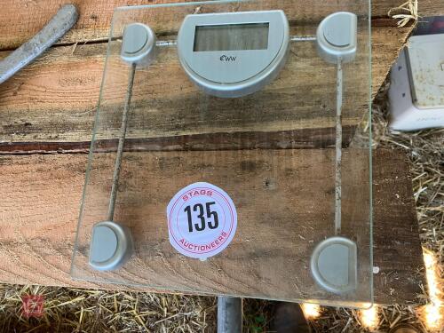 BATHROOM WEIGH SCALES (135)