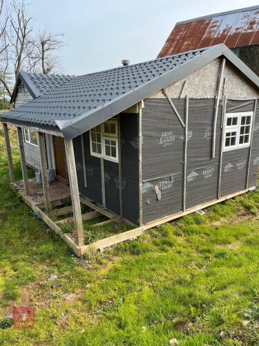 WOOD LOG CABIN