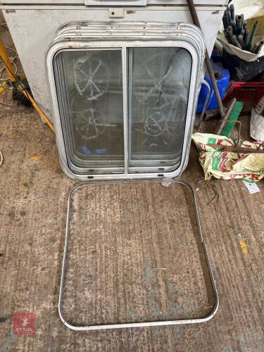 4 CONTAINER WINDOWS & FRAMES