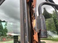 1987 CASE INTERNATIONAL 685 2WD TRACTOR - 52