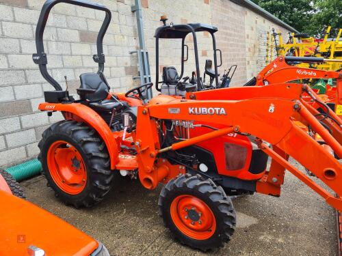 KUBOTA L1361 COMPACT TRACTOR