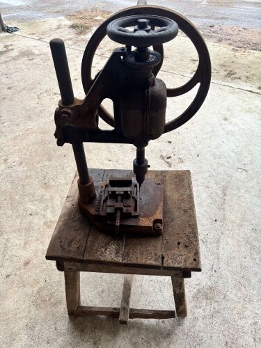 ANTIQUE CAST IRON HAND CRANK DRILL PRESS