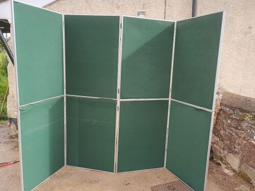 FOLDABLE DISPLAY BOARD