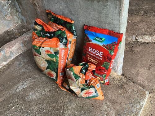 ROSE, TREE AND SHRUB COMPOST