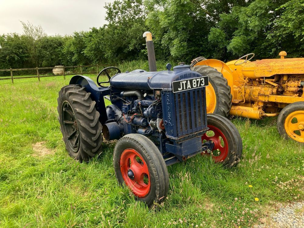 1943 STANDARD FORDSON 2WD TRACTOR