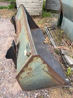 7' BUCKET WITH SANDERSON BRACKETS