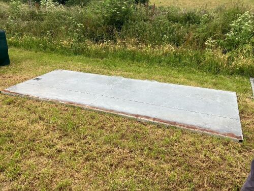 BATEMAN GALVANISED SHEETED DOOR (2)