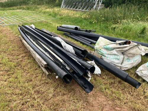 LARGE QUANTITY OF GUTTERING