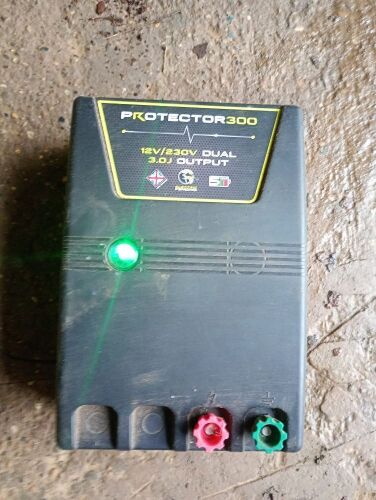 MOLE VALLEY ELECTRIC FENCER UNIT