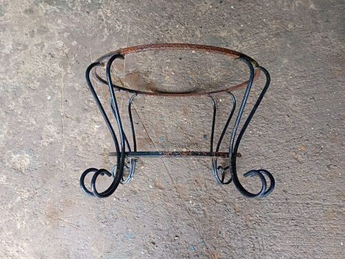 GARDEN FLOWER POT STAND & PLANTER