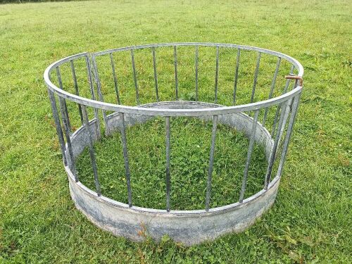 ROUND SHEEP FEEDER