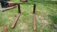 SET OF PALLET FORKS - 2