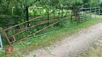 14' 2'' SLOPING BOTTOMED GATE