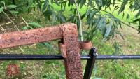 14' 2'' SLOPING BOTTOMED GATE - 8
