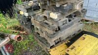 16 HERAS FENCING PANELS - 16