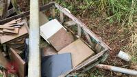 2 WOODEN BASKETS OF PAVING & PATIO SLABS - 7