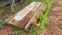 APPROX 18 GALVANISED TIN ROOF SHEETS