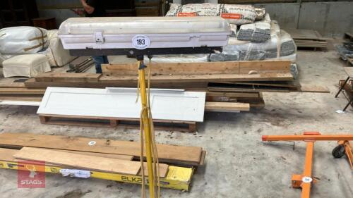 110V WORKLIGHT ON STAND