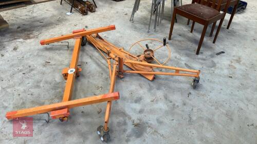 PLASTERBOARD CARRYING MACHINE