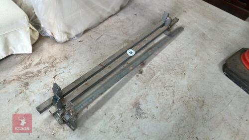 3 VEHICLE ROOF BARS