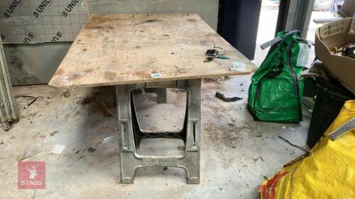 2 PLASTIC TRESSELS & SHEET OF PLYWOOD