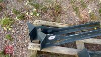 PAIR OF STEEL SUPPORT BRACKETS