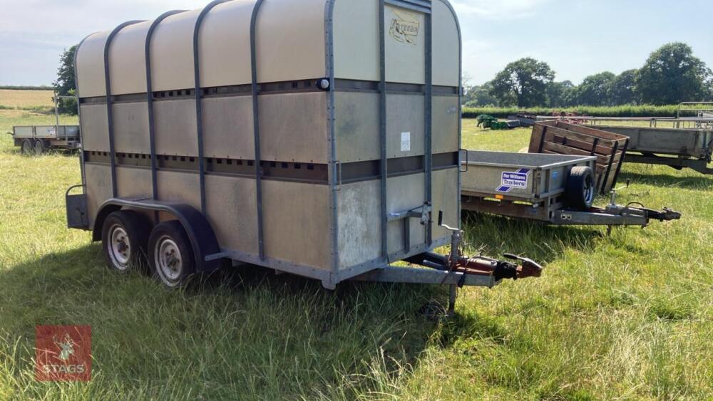 BATESON 12' LIVESTOCK TRAILER