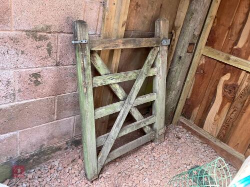3' WOODEN PEDESTRIAN GATE
