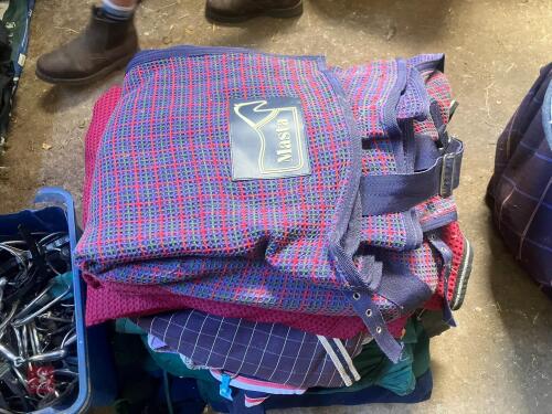 QTY OF LIGHT WEIGHT SUMMER SHEETS (2)