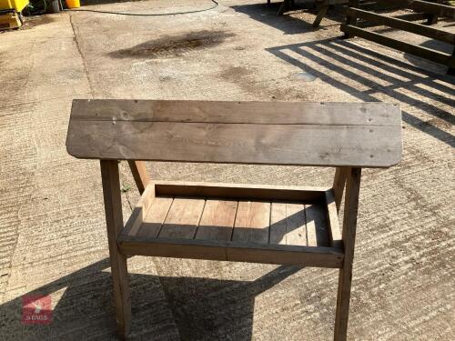 FREE STANDING SADDLE RACK