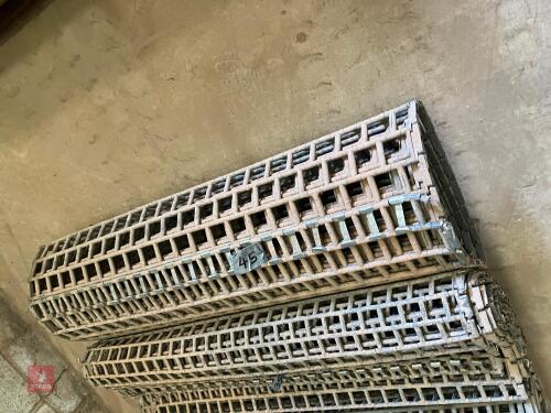 PLASTIC 35MM SQUARE SCREEN